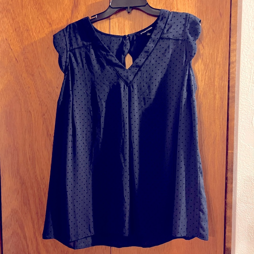 Scalloped sleeve blouse